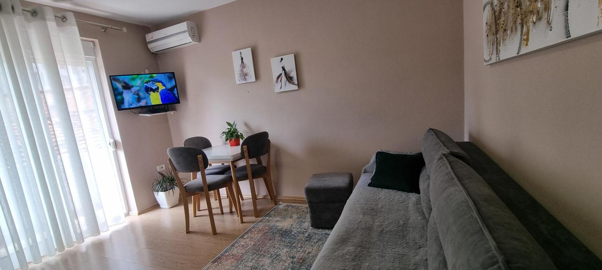 Comfy Apartment- Sunny Balcony Tiranë Bilik gambar